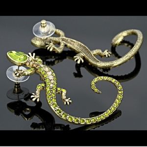 NWT Crystal Lizard Ear Cuff